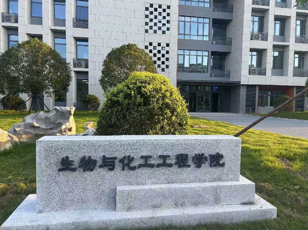 蒸湘区扬州职业大学体育场高杆灯项目